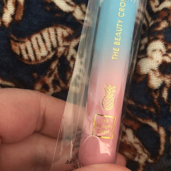 The Beauty Crop Fineapple Powder Brush F203 - Picture 5 of 10